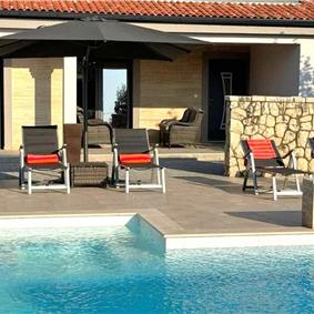 2 bedroom villa with heated pool & tennis court near Zadar, sleeps 4